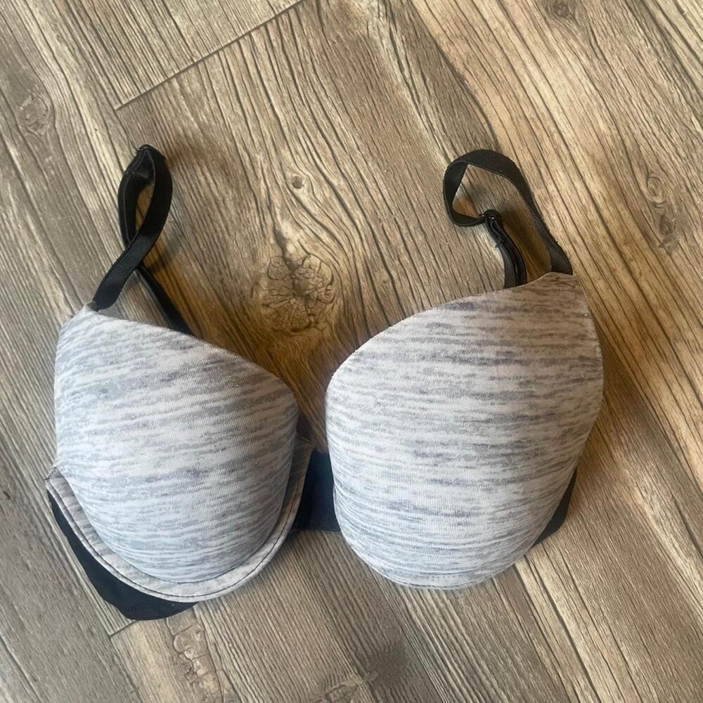 Black and grey victorias secret underwire bra